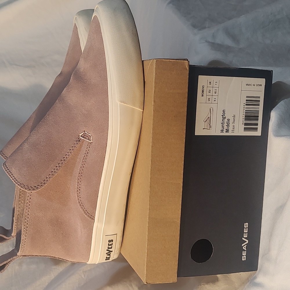 Seavees lavender suede sneaker